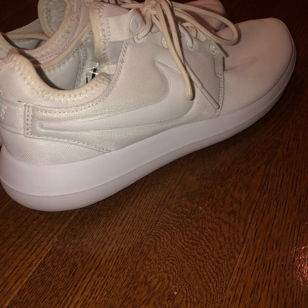 Woman’s White Nike Roshe II